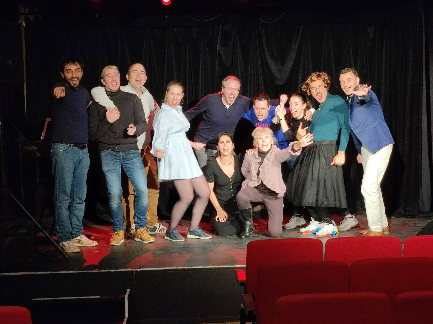 2 acteurs sur scène